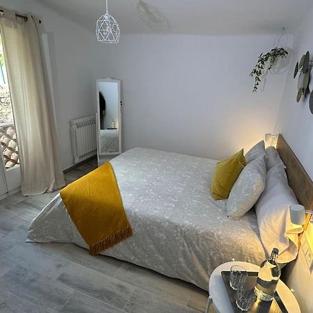 Habitacion Roca Foradada En Casa Cami De Les Aiguees Monistrol De Montserrat Eksteriør billede