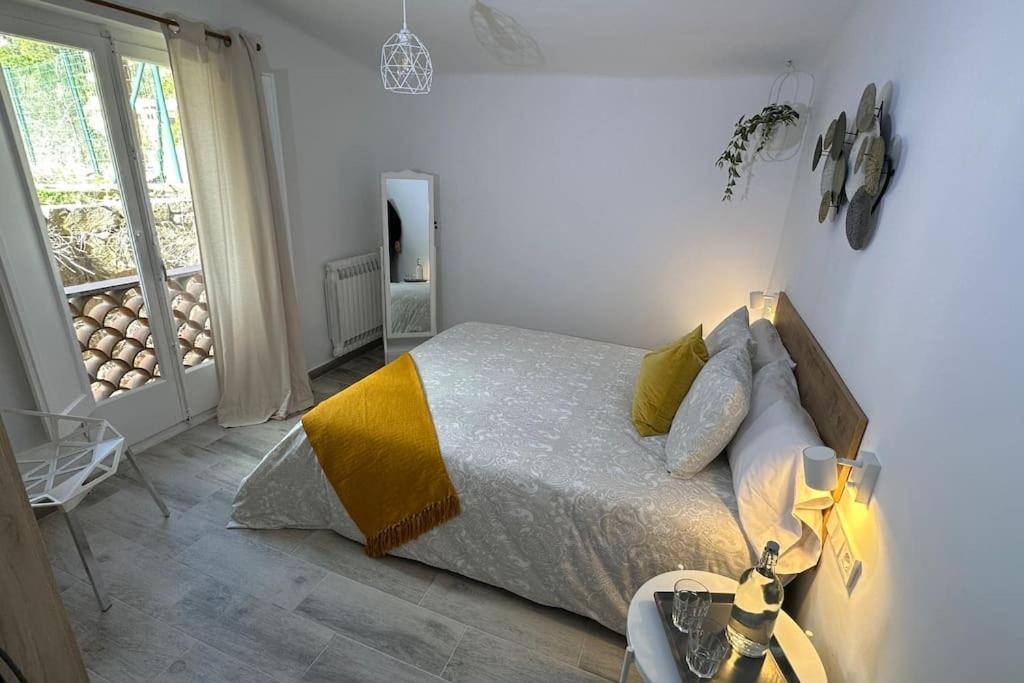 Habitacion Roca Foradada En Casa Cami De Les Aiguees Monistrol De Montserrat Eksteriør billede