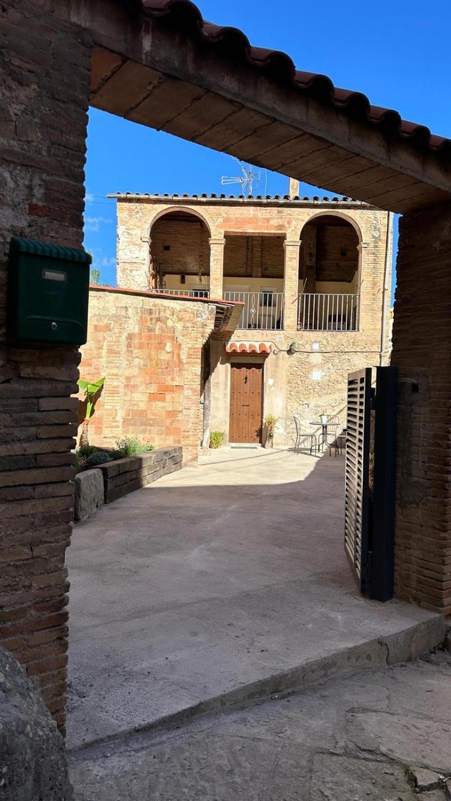 Habitacion Roca Foradada En Casa Cami De Les Aiguees Monistrol De Montserrat Eksteriør billede
